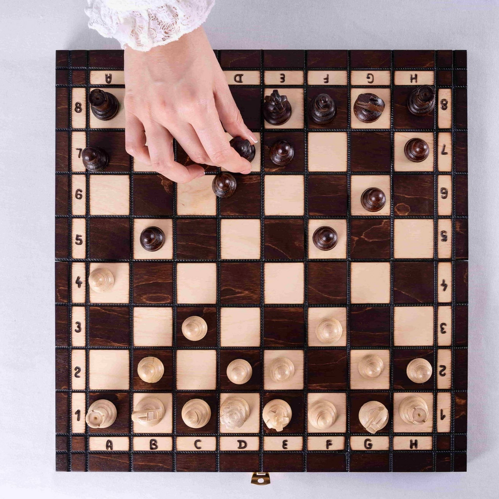 Échiquier en Bois de Charme | Ensemble d'Échecs Sculpté avec Compartiment de Rangement