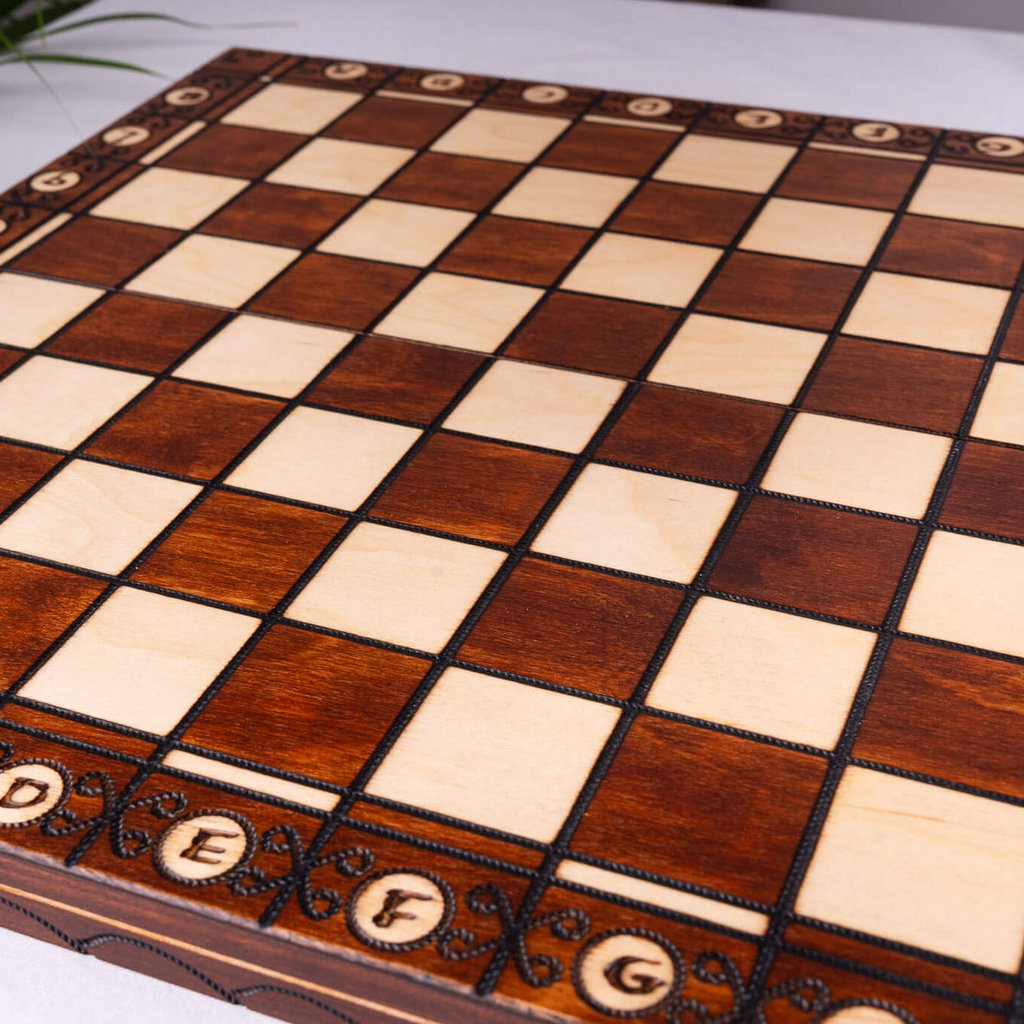 Échiquier en Bois Pliant avec Pièces Sculptées | Design Élégant pour Passionnés d'Échecs