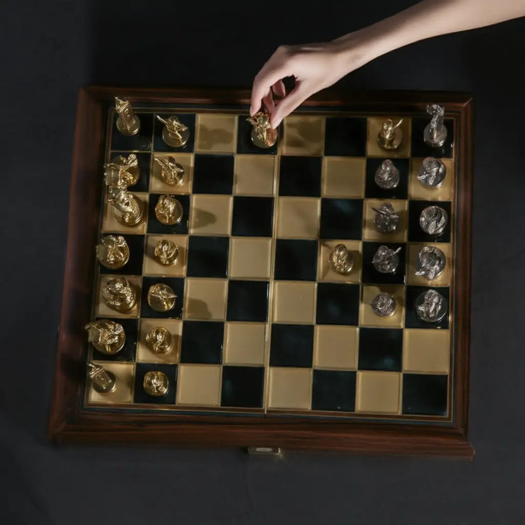 Jeu d'Échecs en Laiton avec Échiquier 36 x 36 cm - Mythologie Grecque, 32 pièces 2