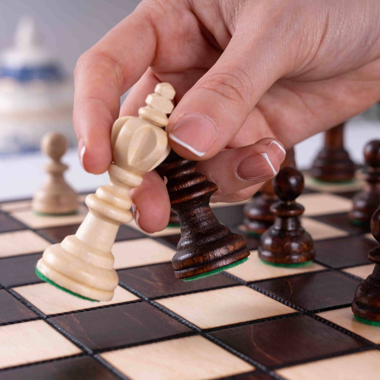 Échiquier en Bois de Charme | Ensemble d'Échecs Sculpté avec Compartiment de Rangement